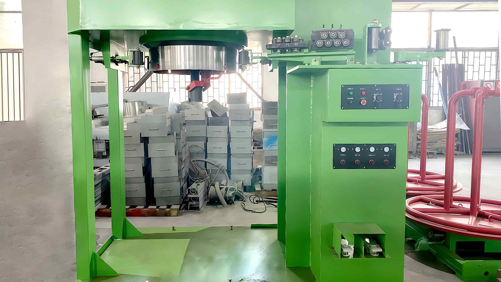 Hogyan kezeli a víztartályos huzalhúzó gép a huzalfelületi hibákat, például karcolásokat, oxidációt vagy mikrorepedéseket a rajzolási folyamat során?