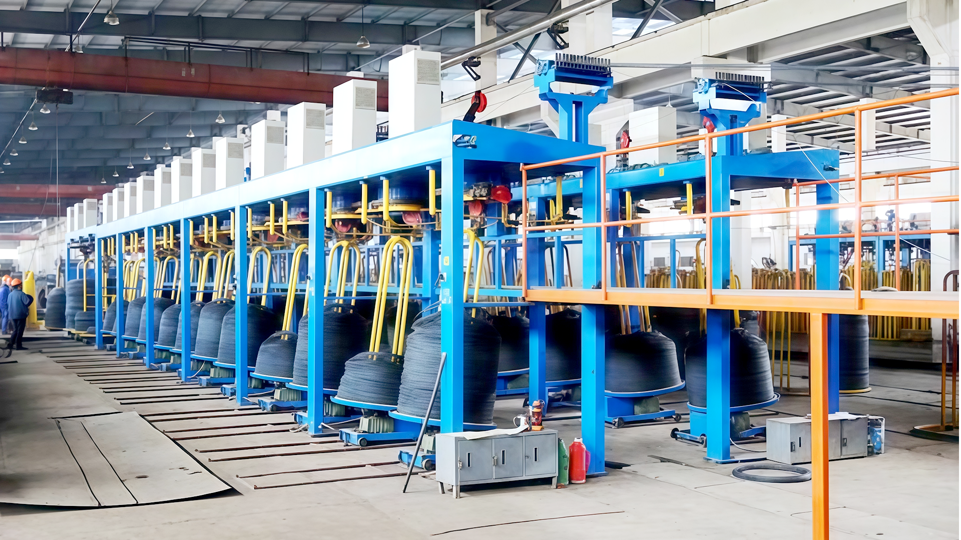 Hogyan biztosítja a huzalfelvevő gép egyenletes feszültséget a huzaltekercselési folyamat során?