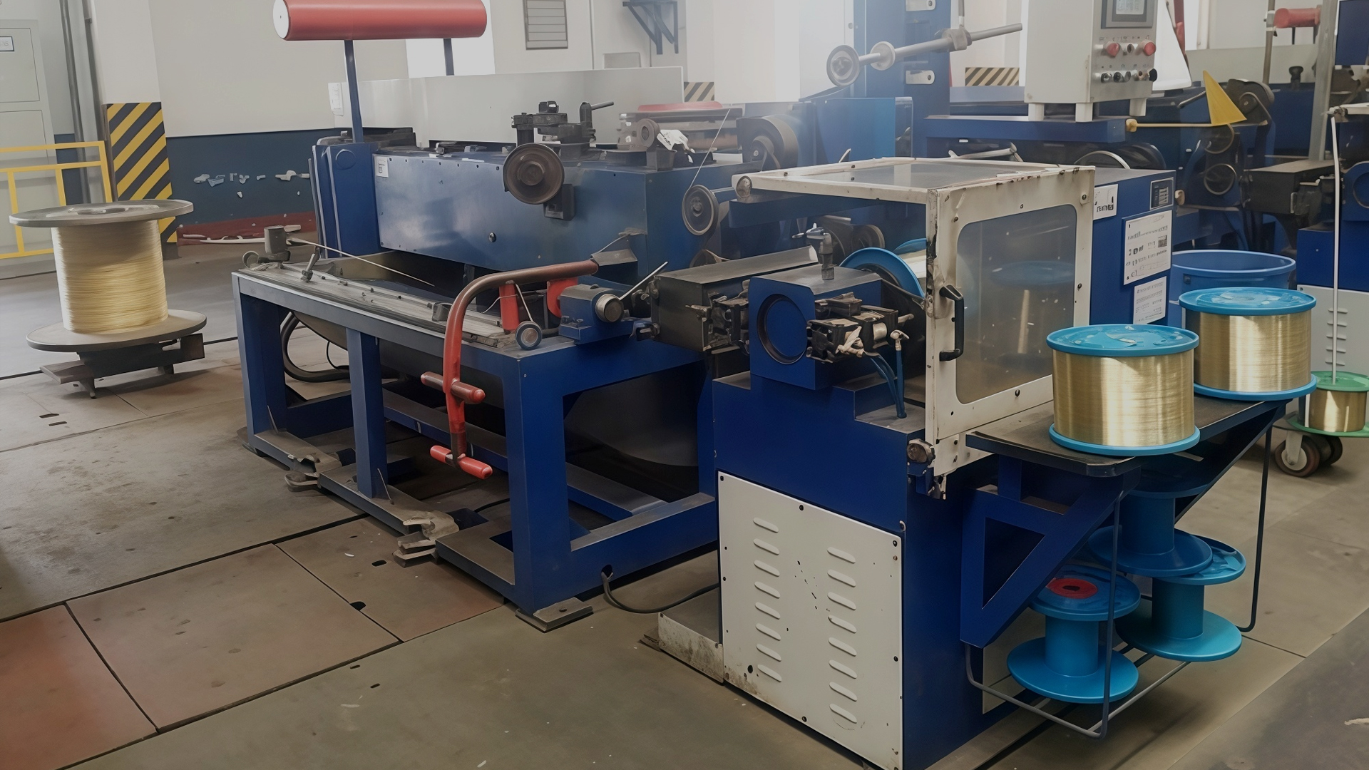 Milyen hűtőrendszert használ a huzalhúzó gép nagy sebességű műveletekhez?